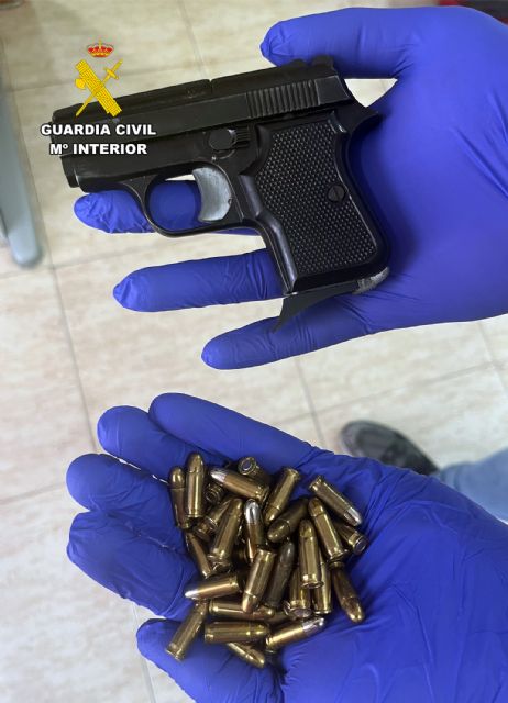 La Guardia Civil desmantela en Villanueva del Río Segura un grupo delictivo que cometía robos con violencia La Guardia Civil desmantela en Villanueva del Río Segura un grupo delictivo que cometía robos con violencia